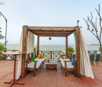 On the lakefront of Lake Tana, Kuriftu Resort is the place to relax and enjoy your surroundings in Bahir Dar.

The 28 en-suite rooms include two presidential suites. All have private verandas with views of the lake. The restaurant serves Ethiopian food and a selection of